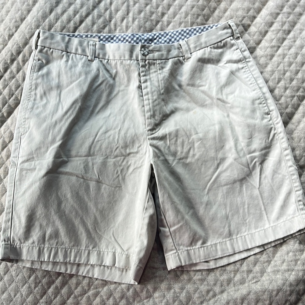 Onward Reserve Mens khaki shorts - 33 8.6” inseam